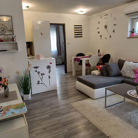 Apartments Mary & Free Parking Rovinj Quarto foto